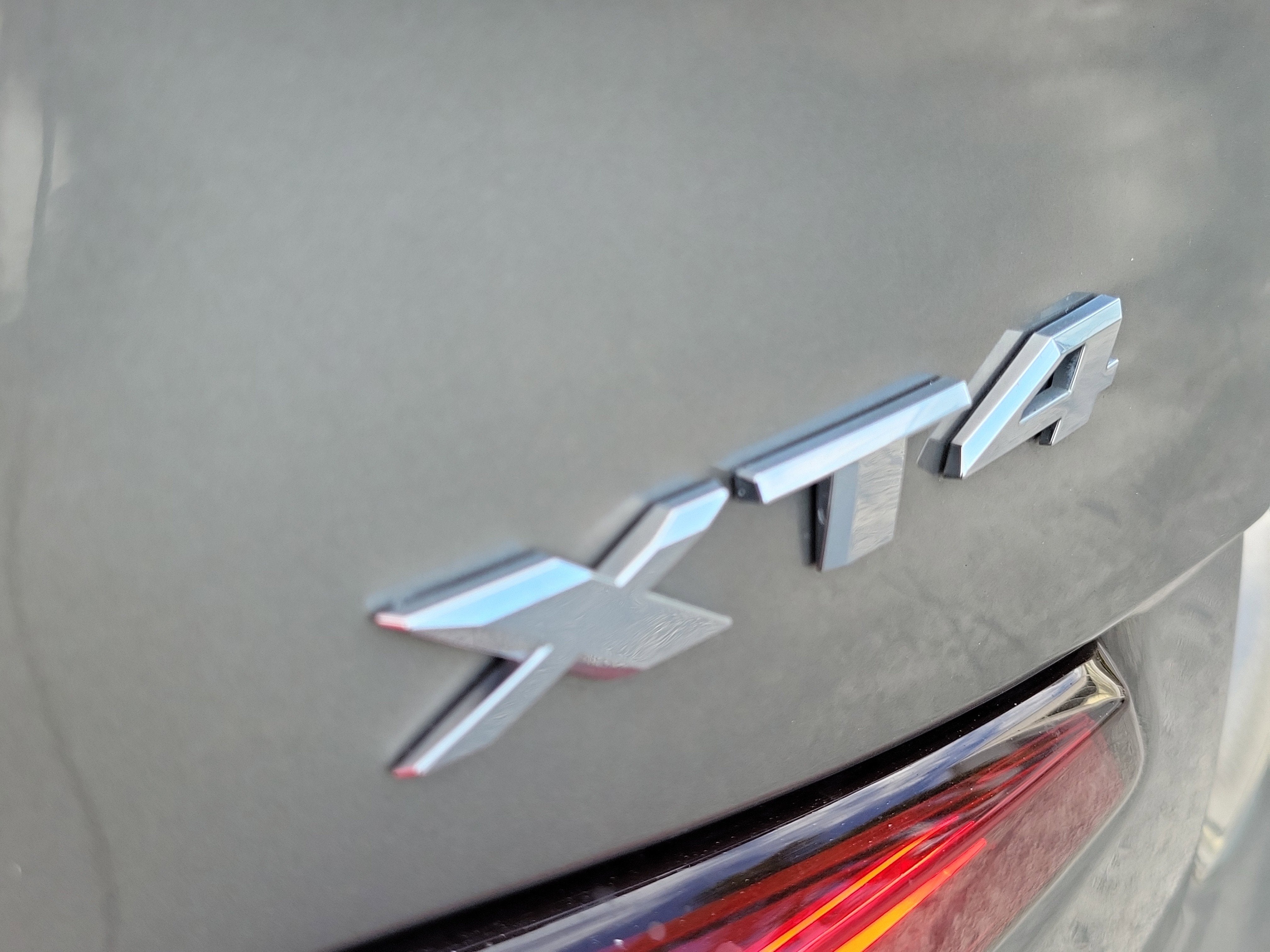 2020 Cadillac XT4 Premium Luxury