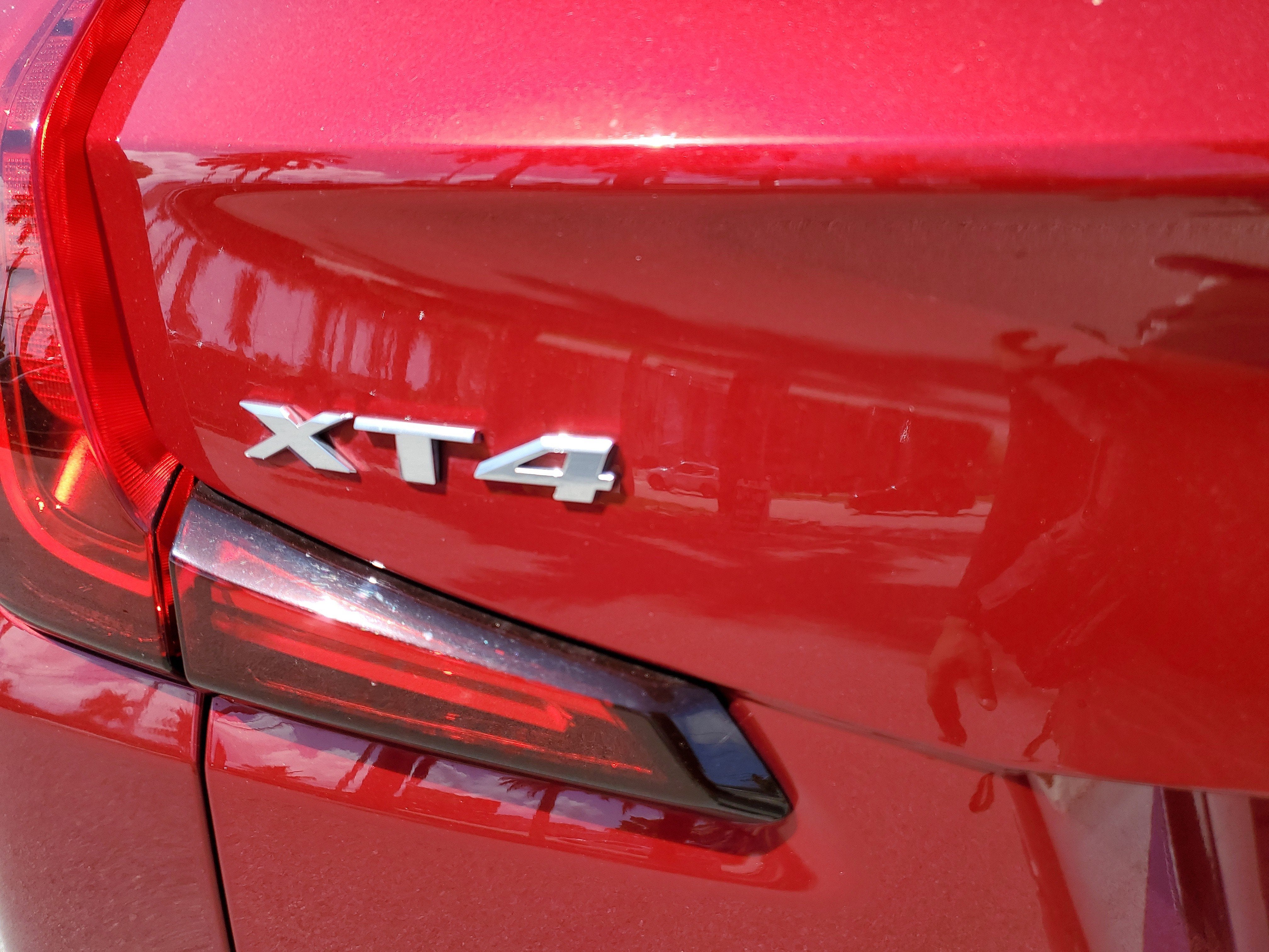 2023 Cadillac XT4 Premium Luxury