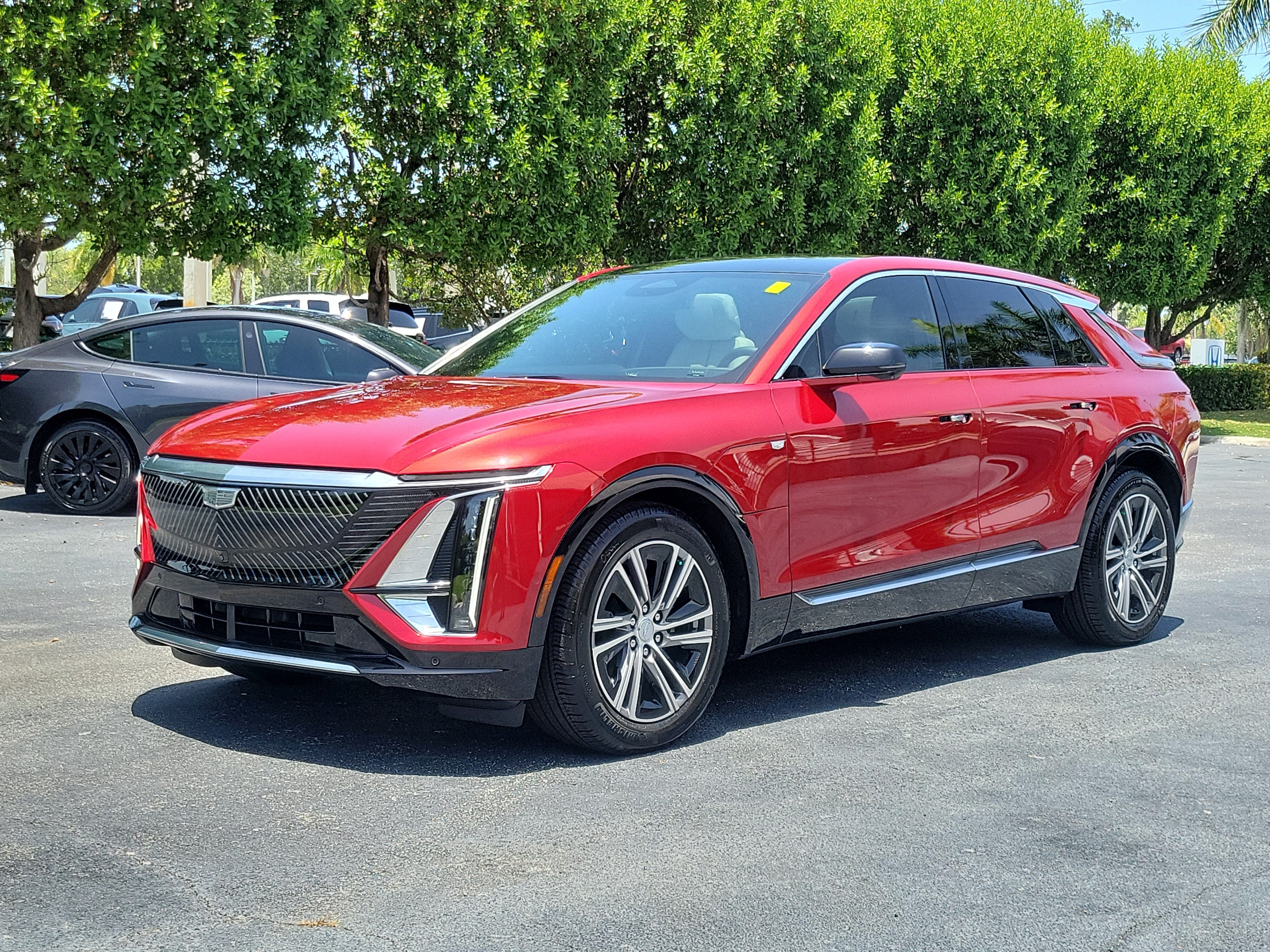 2025 Cadillac LYRIQ Luxury 1