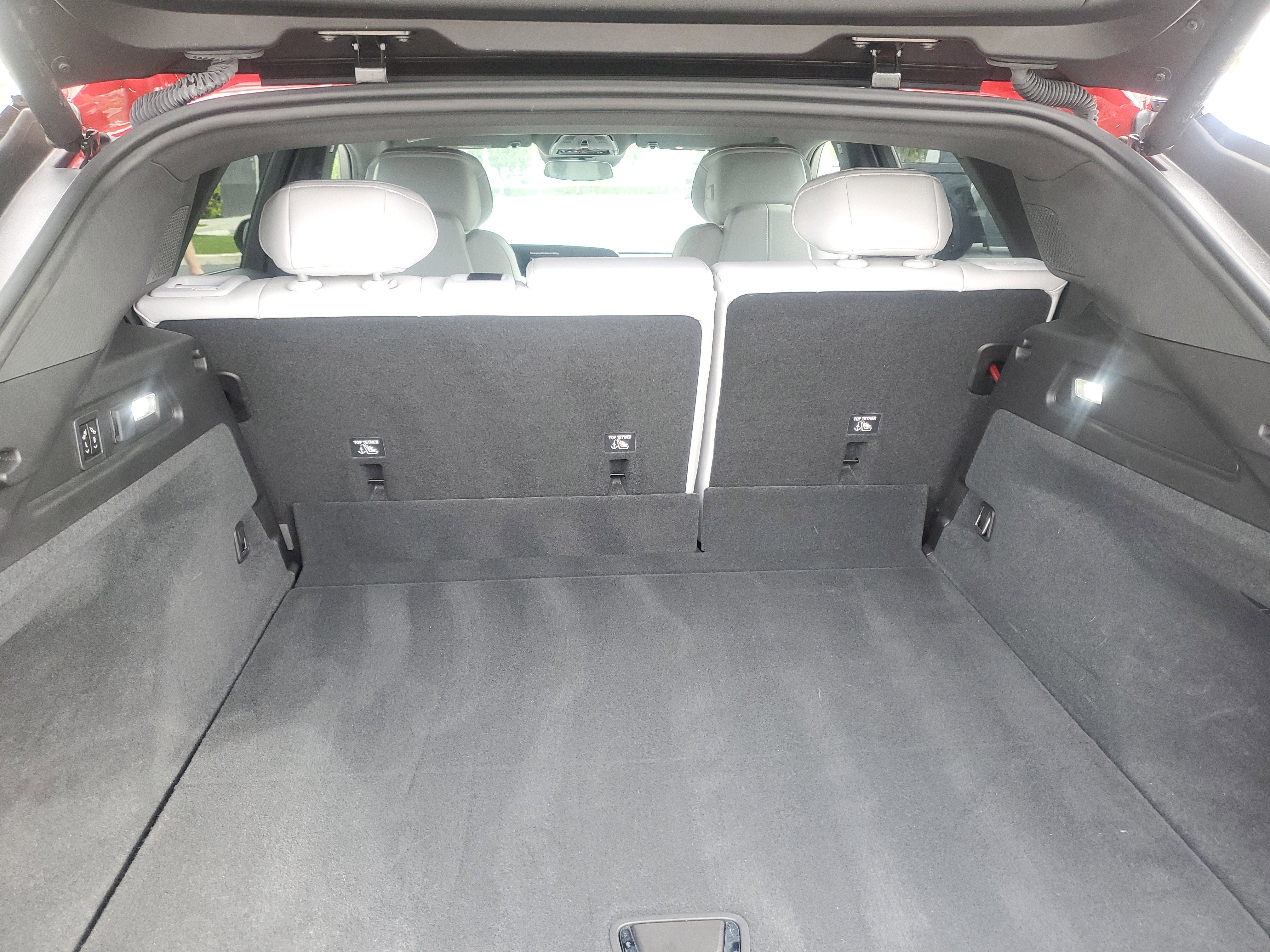 2024 Cadillac LYRIQ Luxury 2