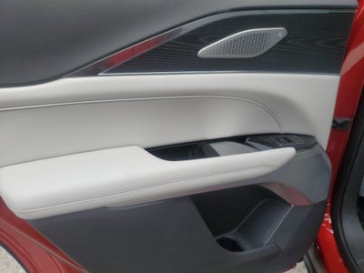 2024 Cadillac LYRIQ Luxury 2