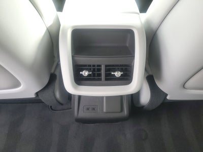 2024 Cadillac LYRIQ Luxury 2