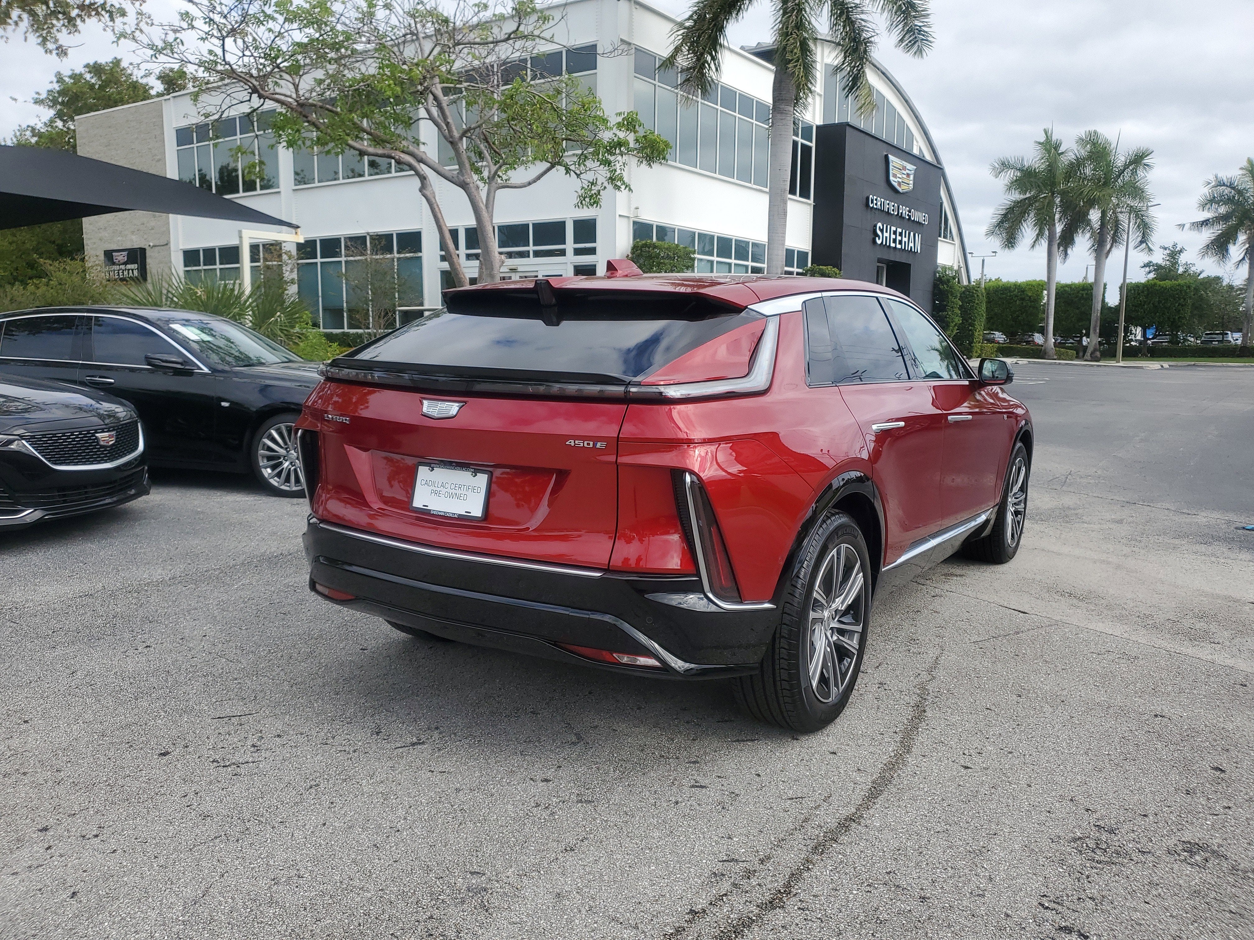 2024 Cadillac LYRIQ Luxury 2