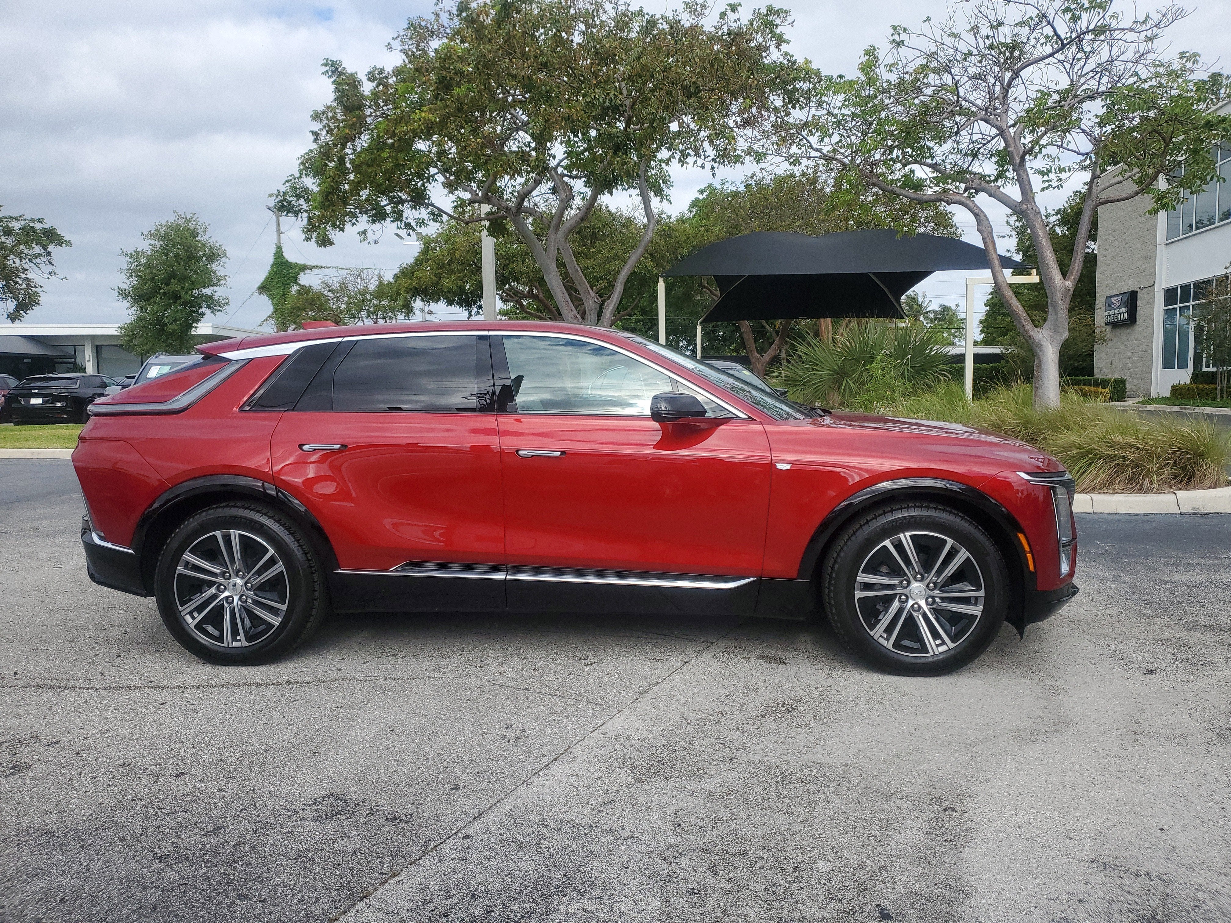 2024 Cadillac LYRIQ Luxury 2