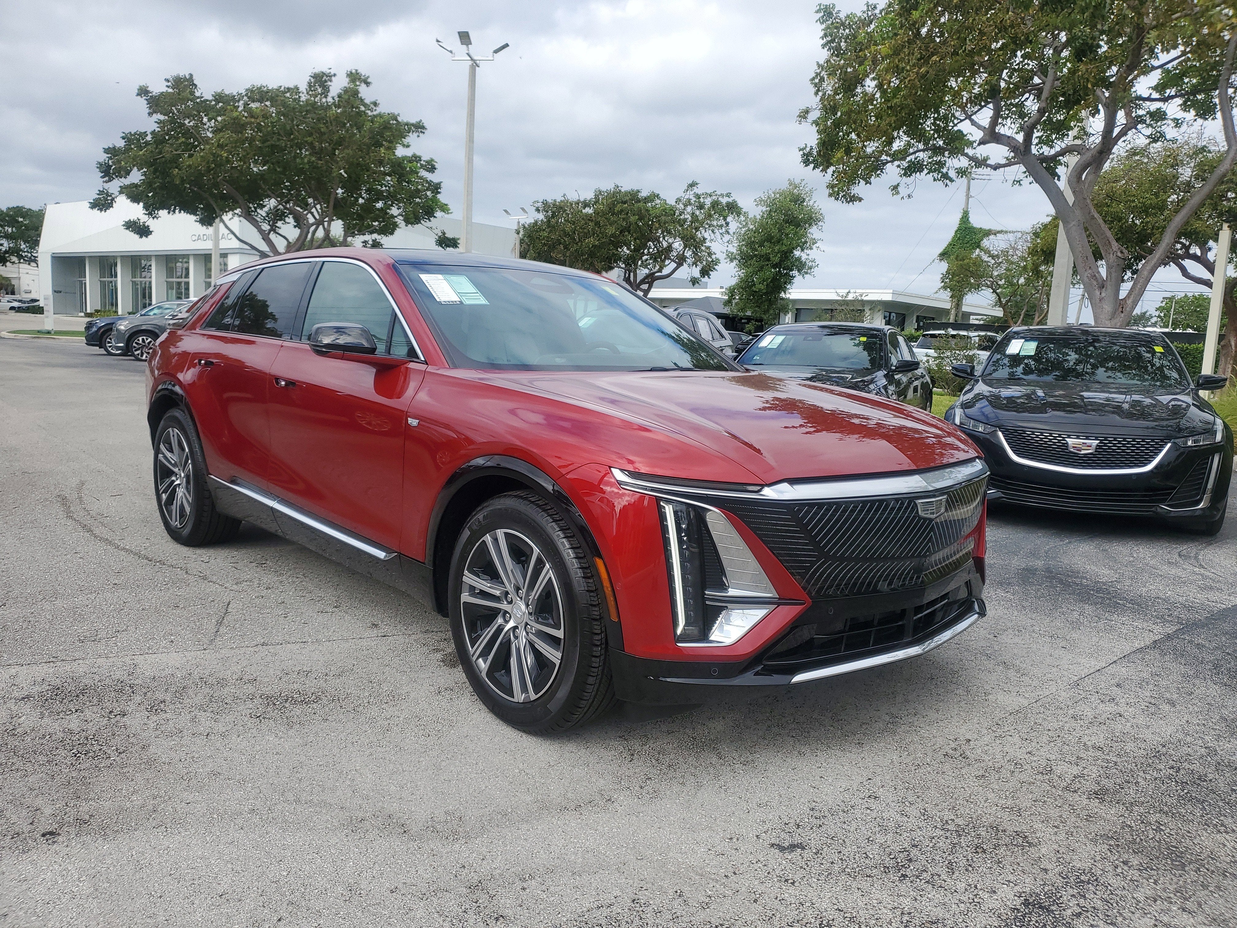 2024 Cadillac LYRIQ Luxury 2