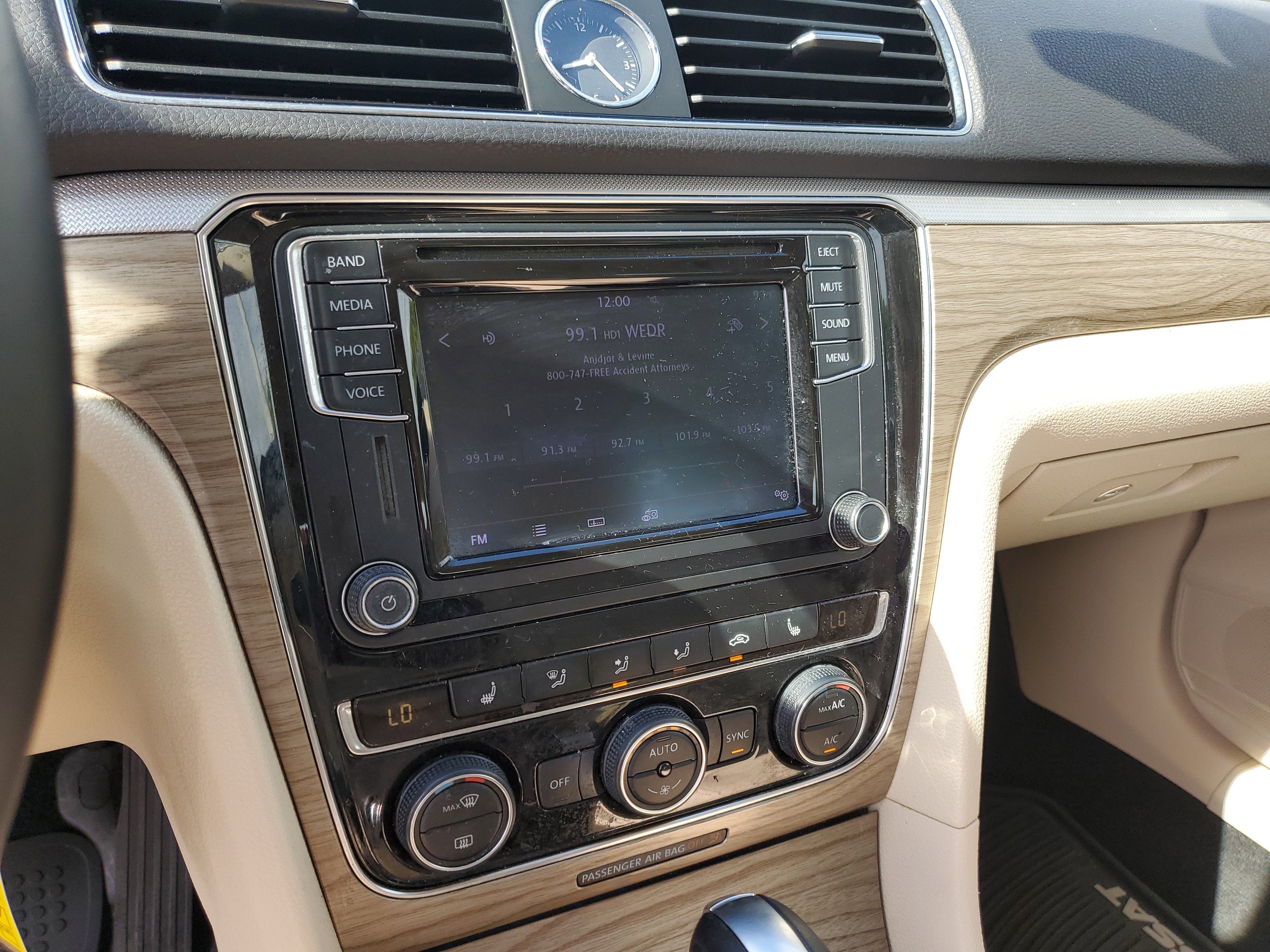2016 Volkswagen Passat 1.8T SE