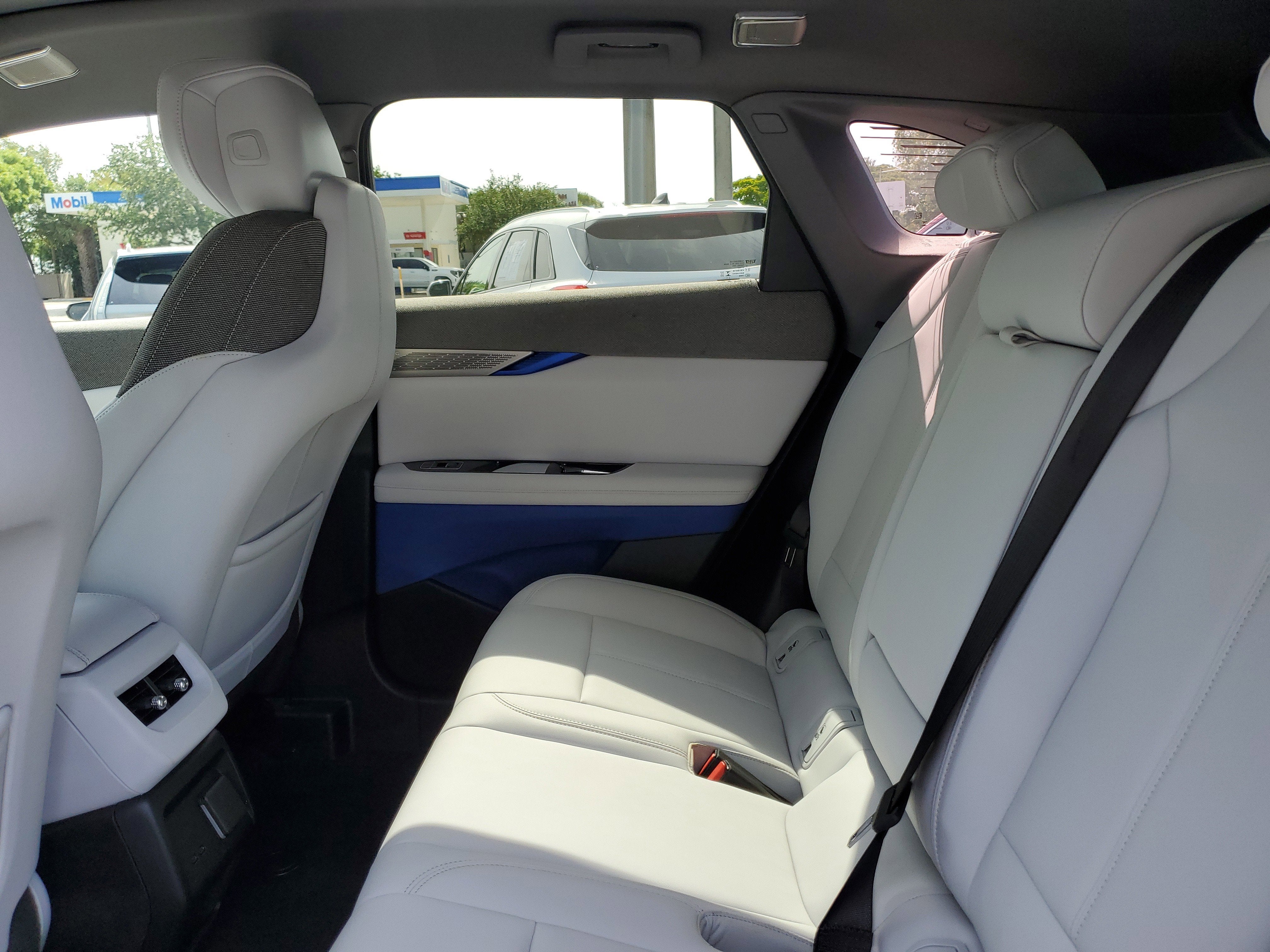 2025 Cadillac OPTIQ Luxury 1