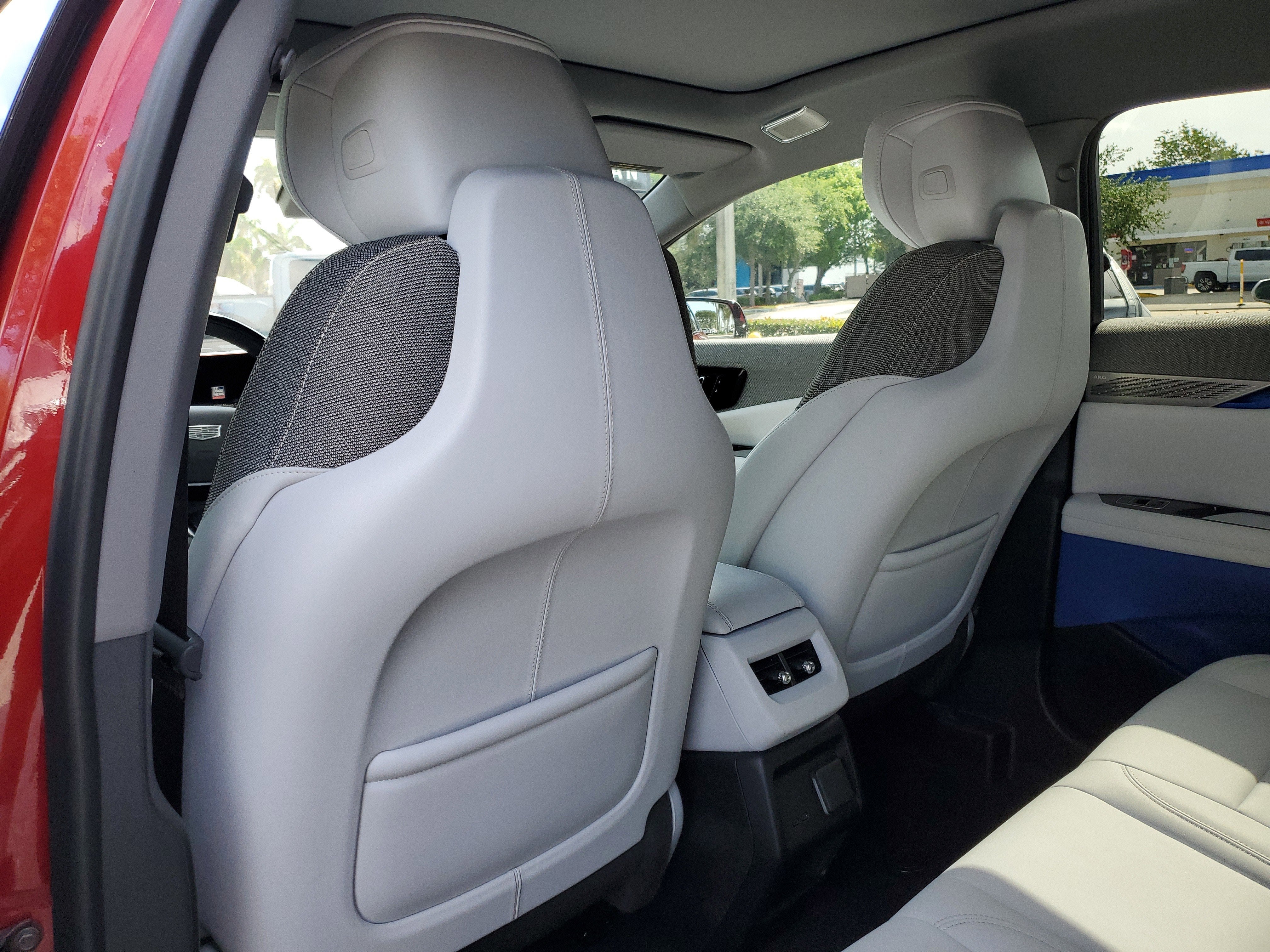 2025 Cadillac OPTIQ Luxury 1