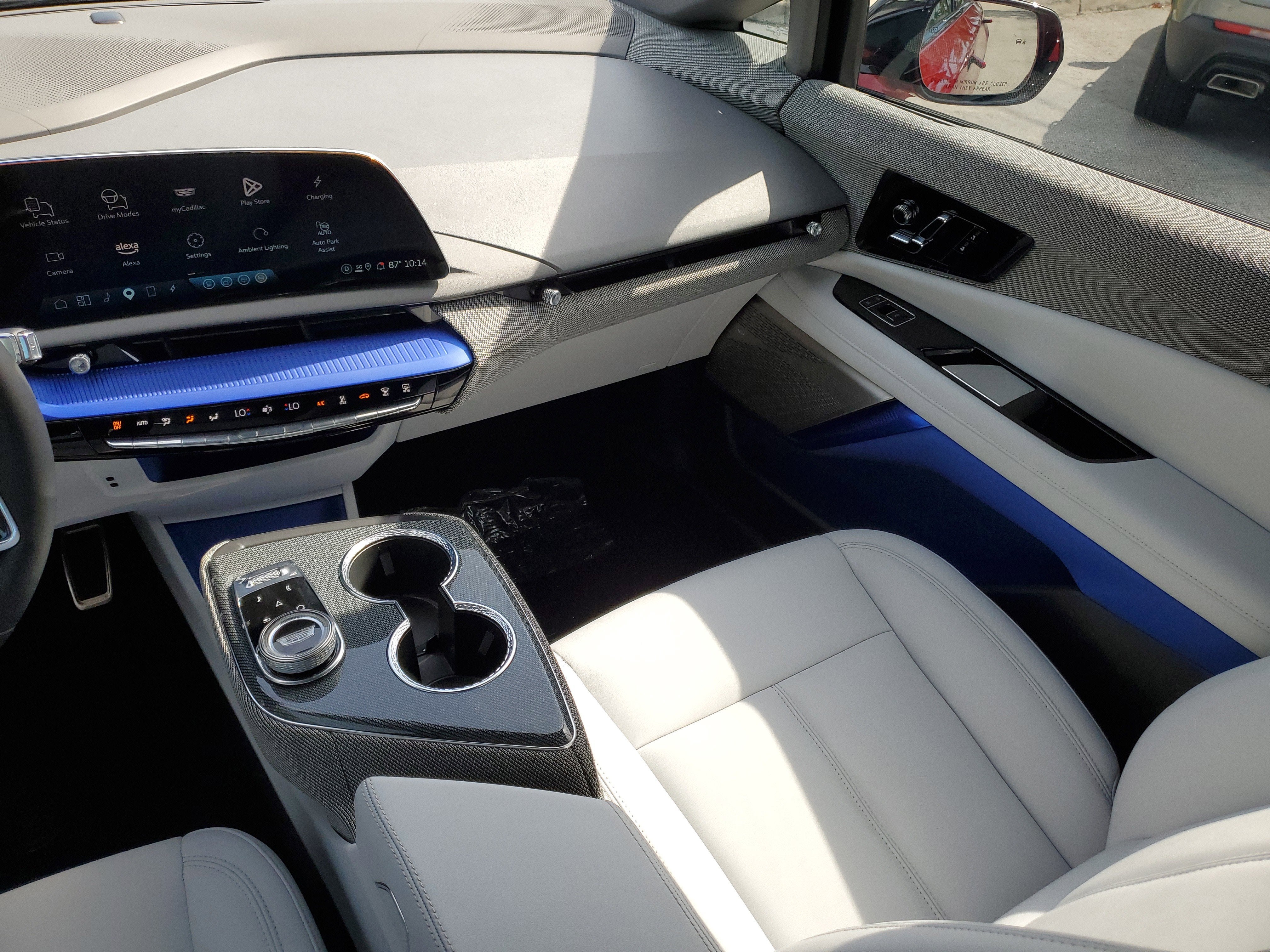 2025 Cadillac OPTIQ Luxury 1