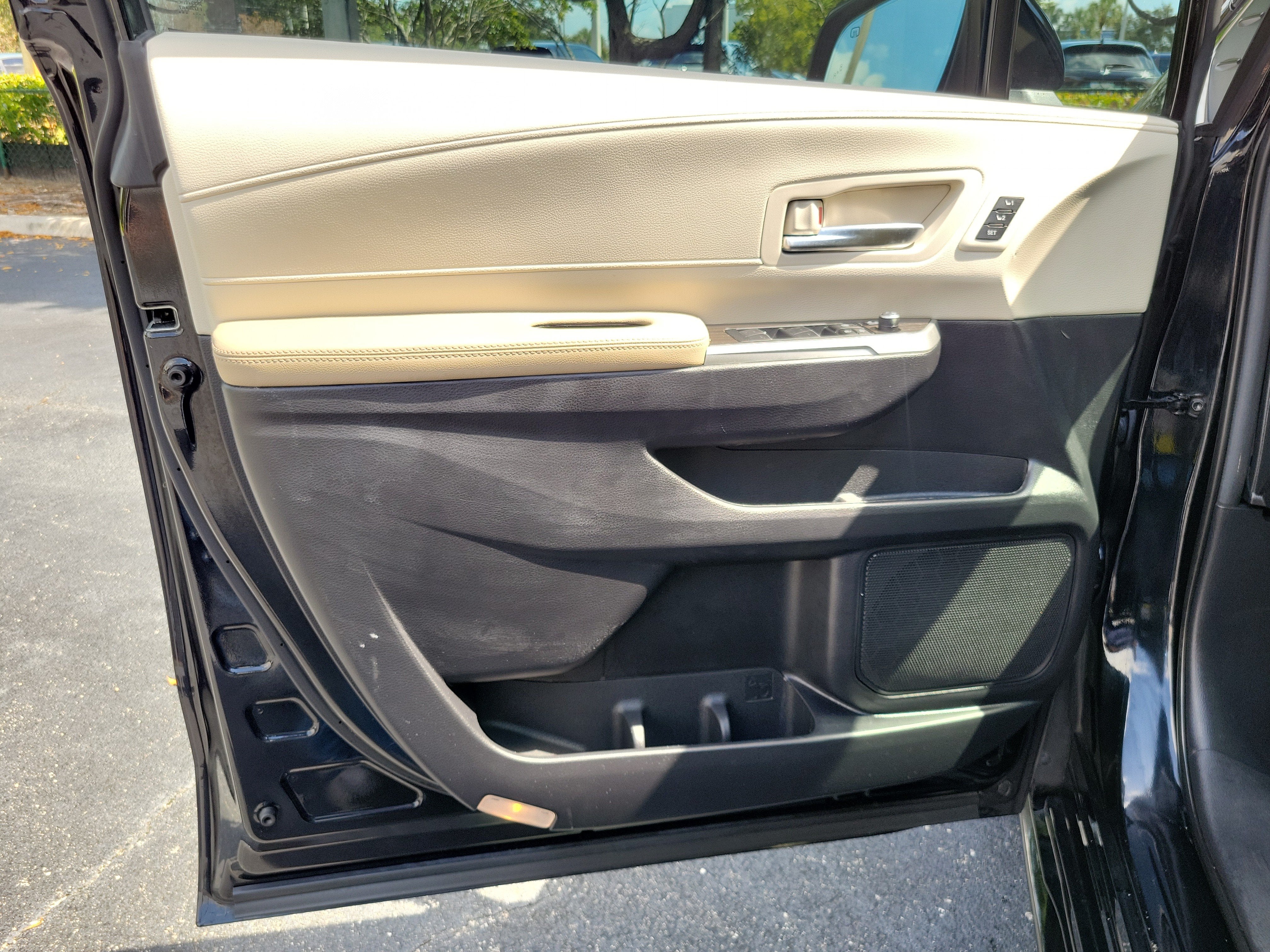 2023 Toyota Sienna Limited