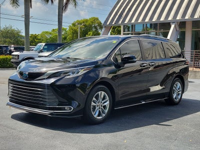 2023 Toyota Sienna Limited