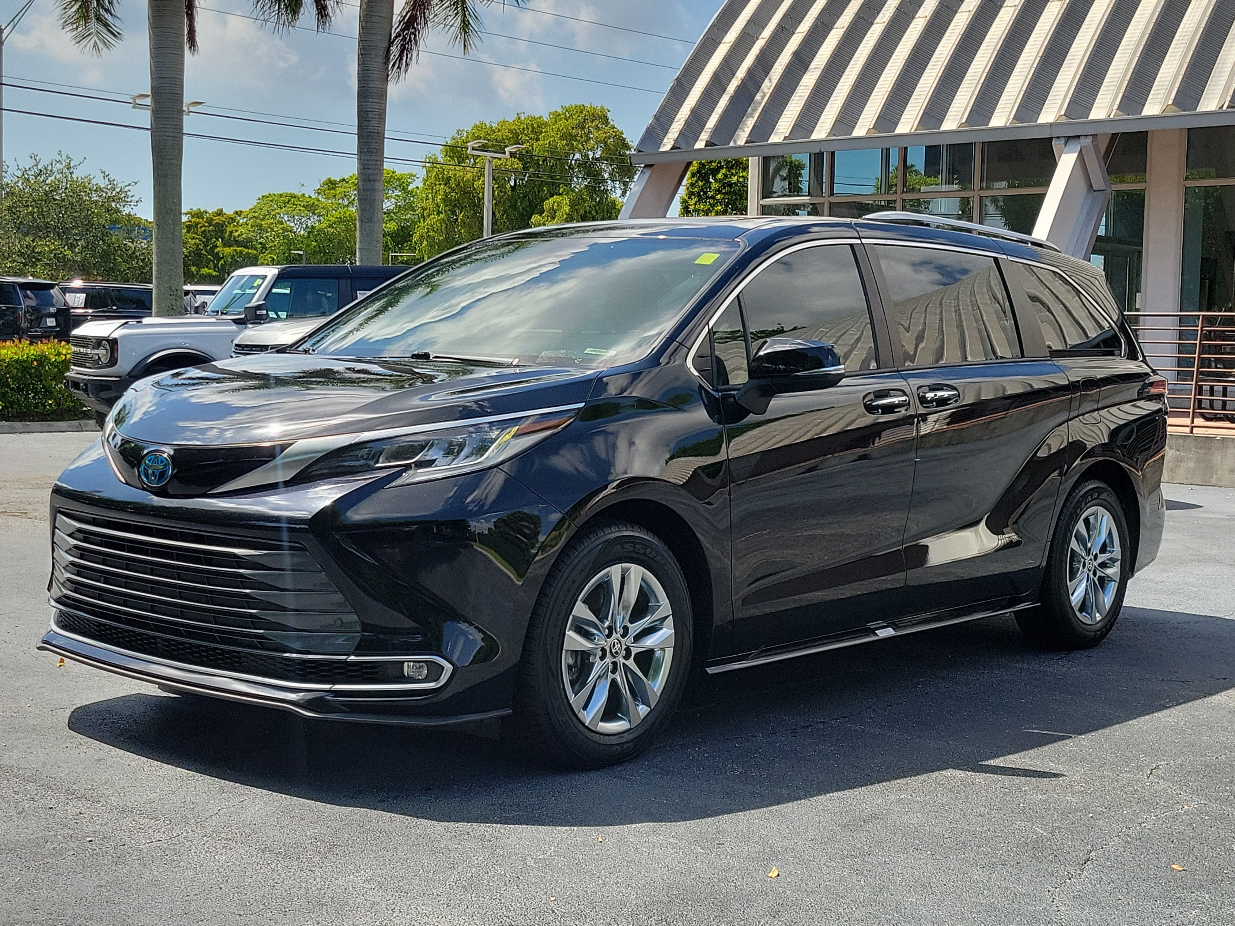 2023 Toyota Sienna Limited
