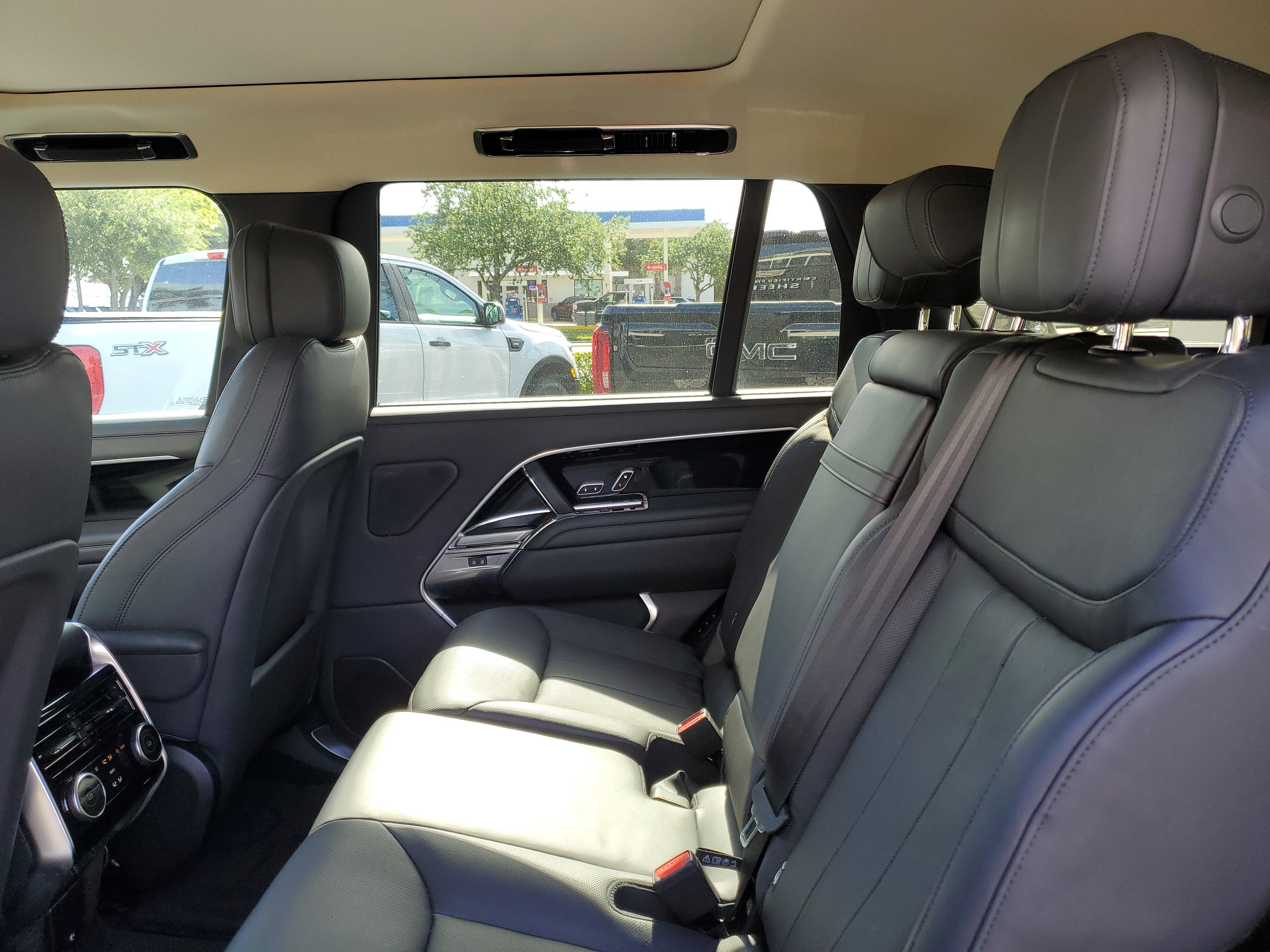 2023 Land Rover Range Rover SE