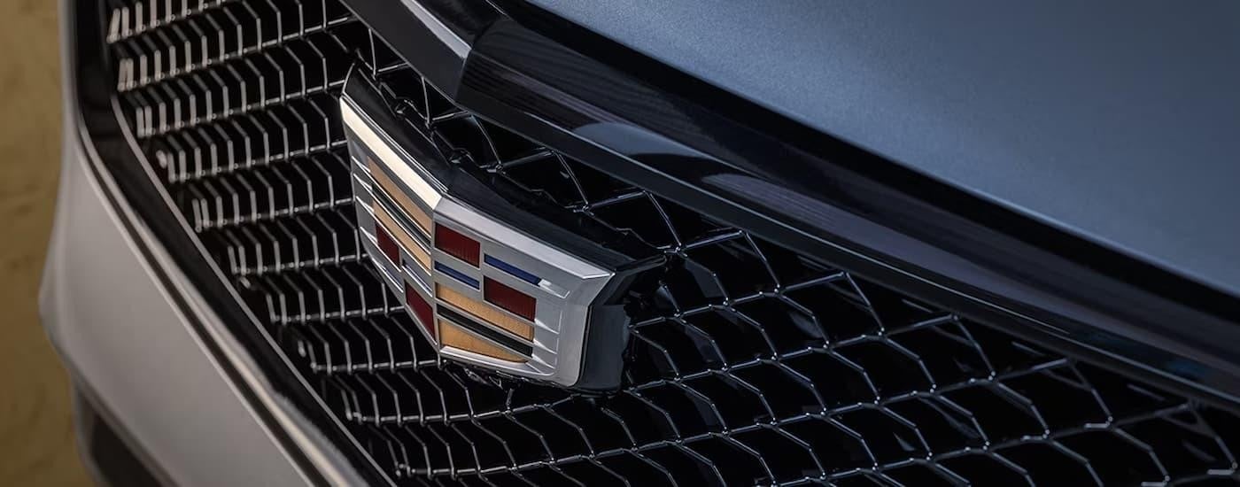 Grille on a silver 2023 Cadillac XT4